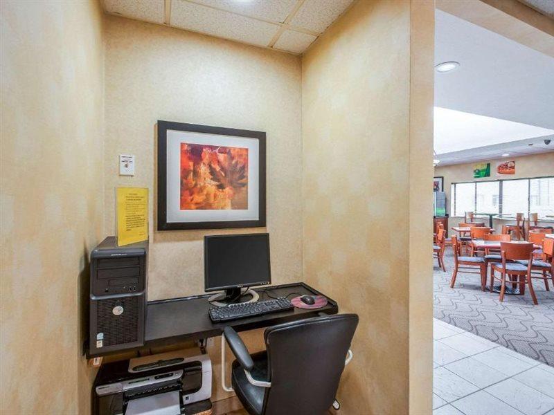Quality Inn Солсбъри Екстериор снимка