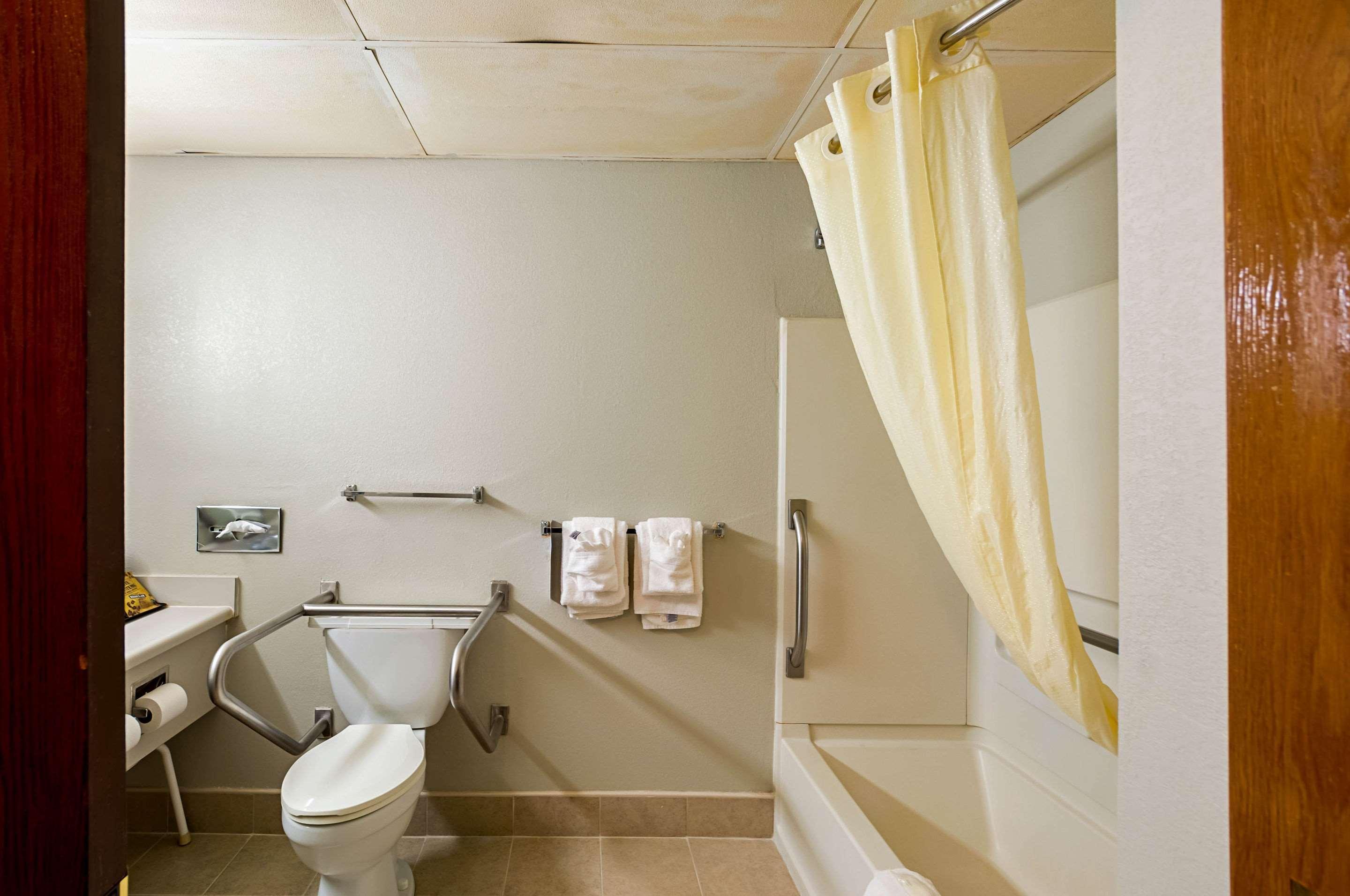 Quality Inn Солсбъри Екстериор снимка